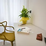 Be Coloured - Boutique Art In 4*